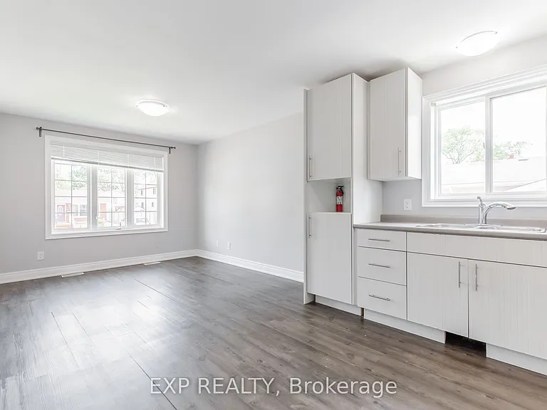 11 Donald Ave #UPPER — Photo 4