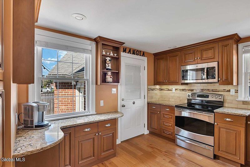 3rd image of 21 Campbell Drive