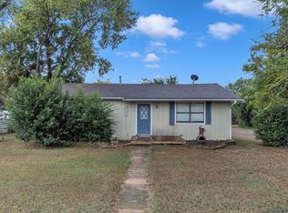 605 Melba Ave, Gladewater, TX 75647