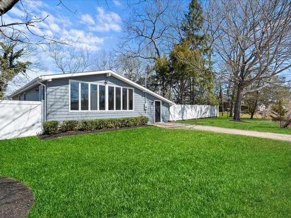 1 Cougar Court, Holtsville, NY 11742