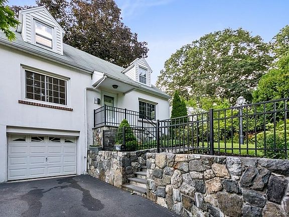 4th image of 30 Pleasant Ave