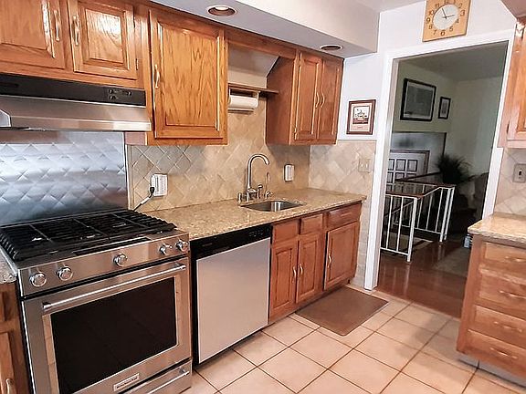 4th image of 1807 Fanwood St