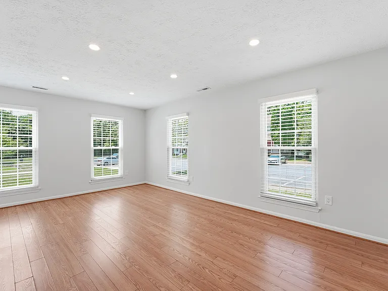 2401 W Rosecroft Village Cir — Photo 23