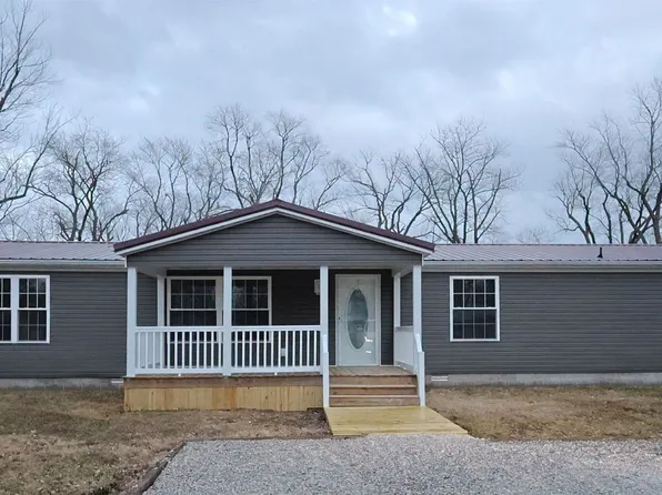 2114 Cedar Ave, Salem, IL 62881