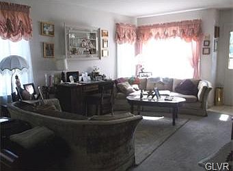 2nd image of 328-328 Oxford Pl