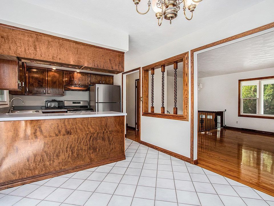 2032 Southern Vw, South Bend, IN 46614 | Zillow