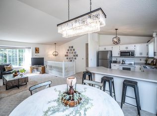 225 Bluestem Ave, Shakopee, MN 55379