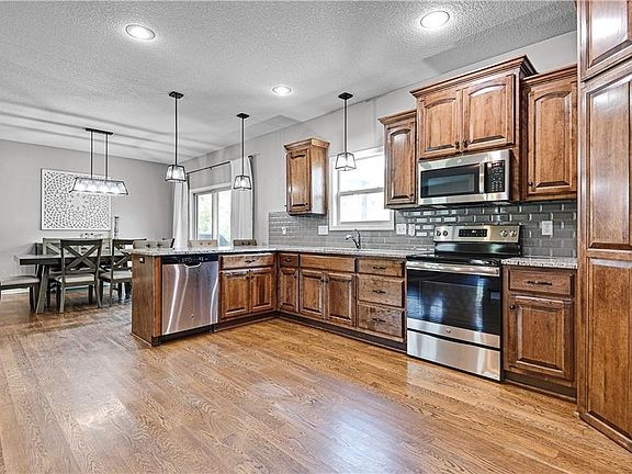 2nd image of 5045 NW Timberline Dr
