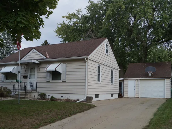 1802 2nd St NE, Austin, MN 55912