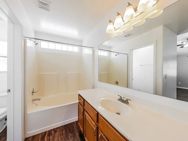 2040 S 86th Ln — Photo 10