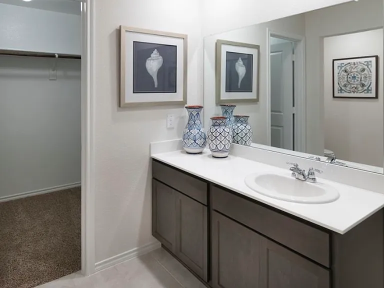 1013 Whispering Oak Dr — Photo 11