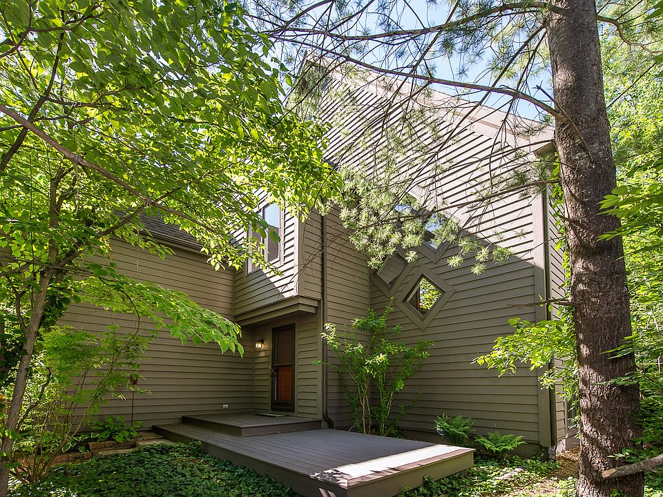 1st image of 555 Glendale Cir