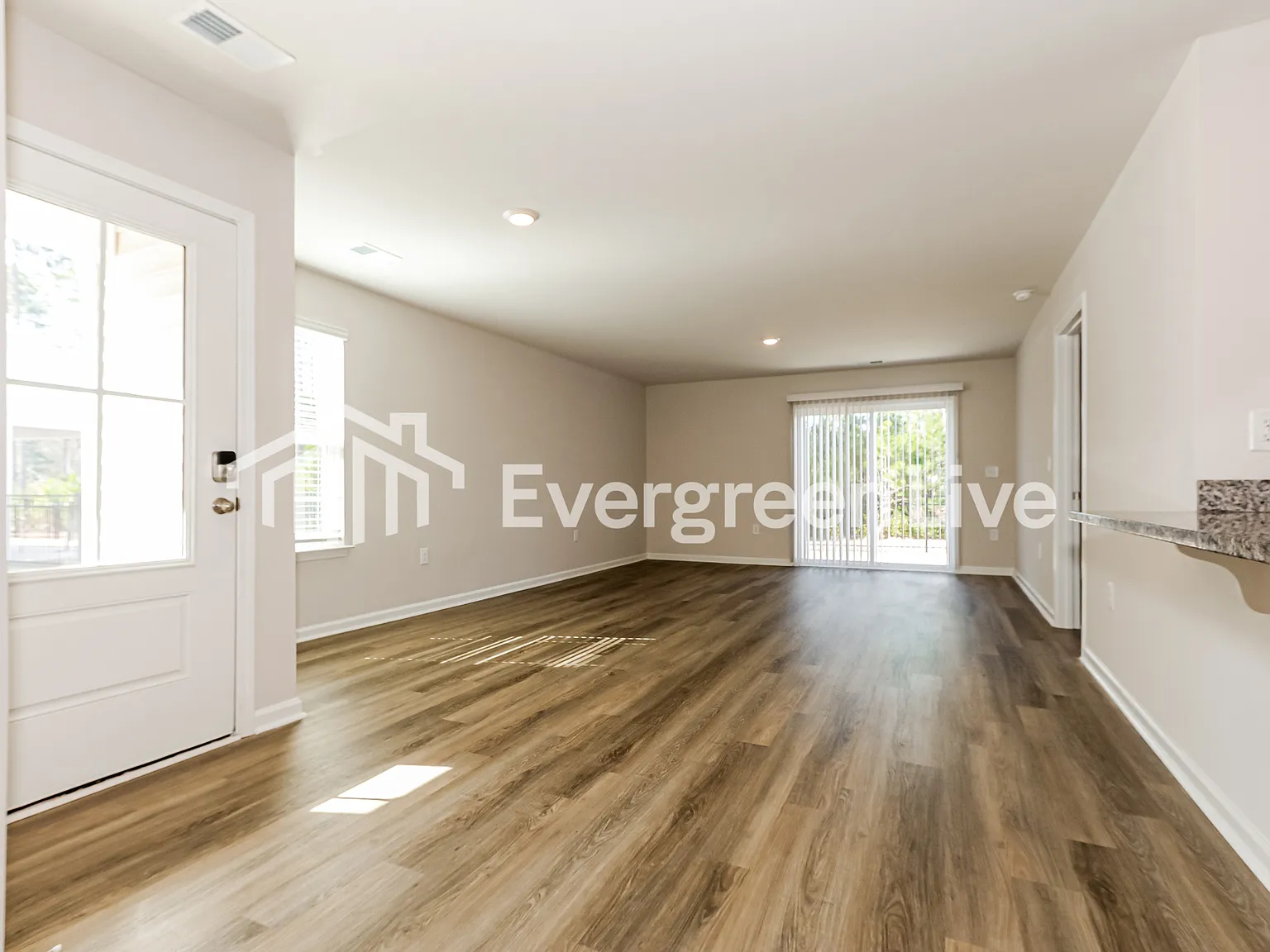 4 bed, 2.0 bath, 1597 sqft, $1,745 — Photo 3