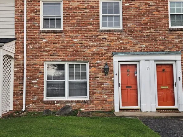 4 Towne Square Dr, Newport News, VA 23607