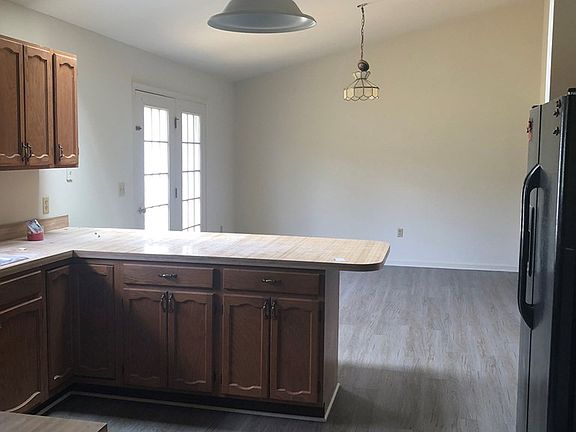 2nd image of 33 Matthews Cove Dr
