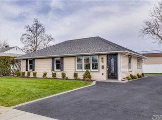 16 Silber Ave, Bethpage, NY 11714