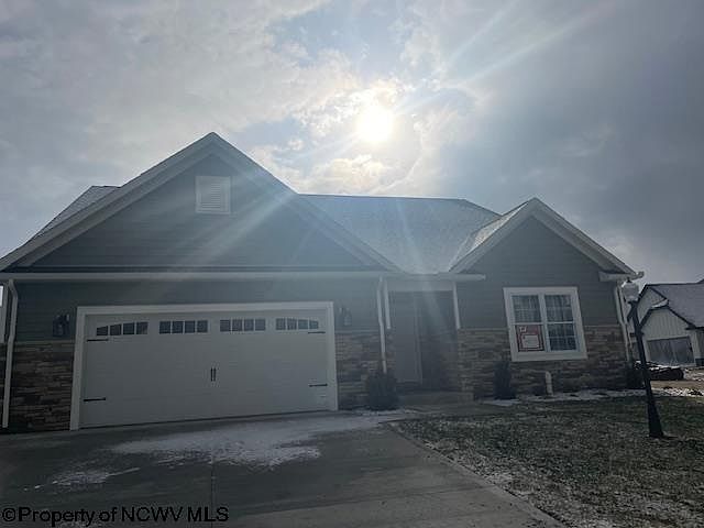 2nd image of 89 Hiddenbrook Cir