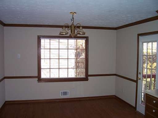 5th image of 1040 Providence Dr