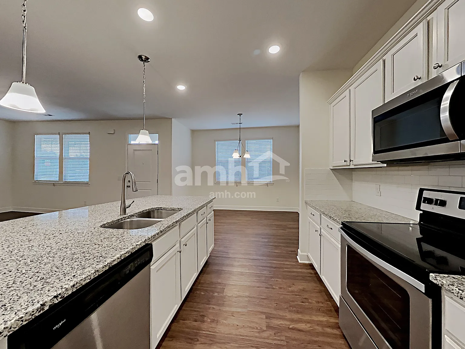3 bed, 2.5 bath, 2022 sqft, $2,380 — Photo 4