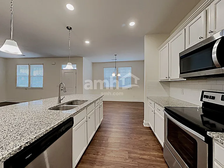 5075 Trailwater Dr — Photo 4