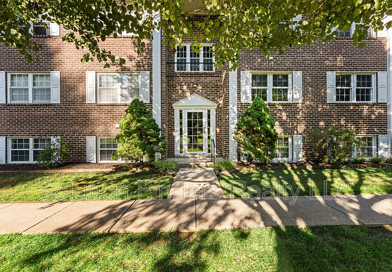 211 Crocker Dr #1 — Photo 2