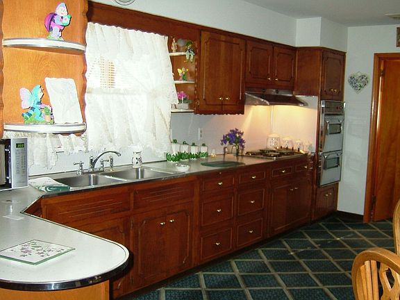 Large Eat in KItchen