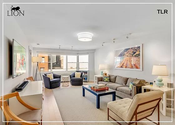 3rd image of 150 E 61st St APT 4C