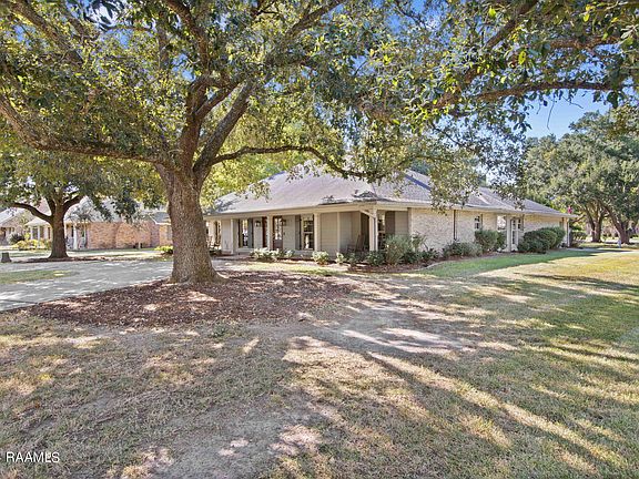 3rd image of 309 Lakeside Dr