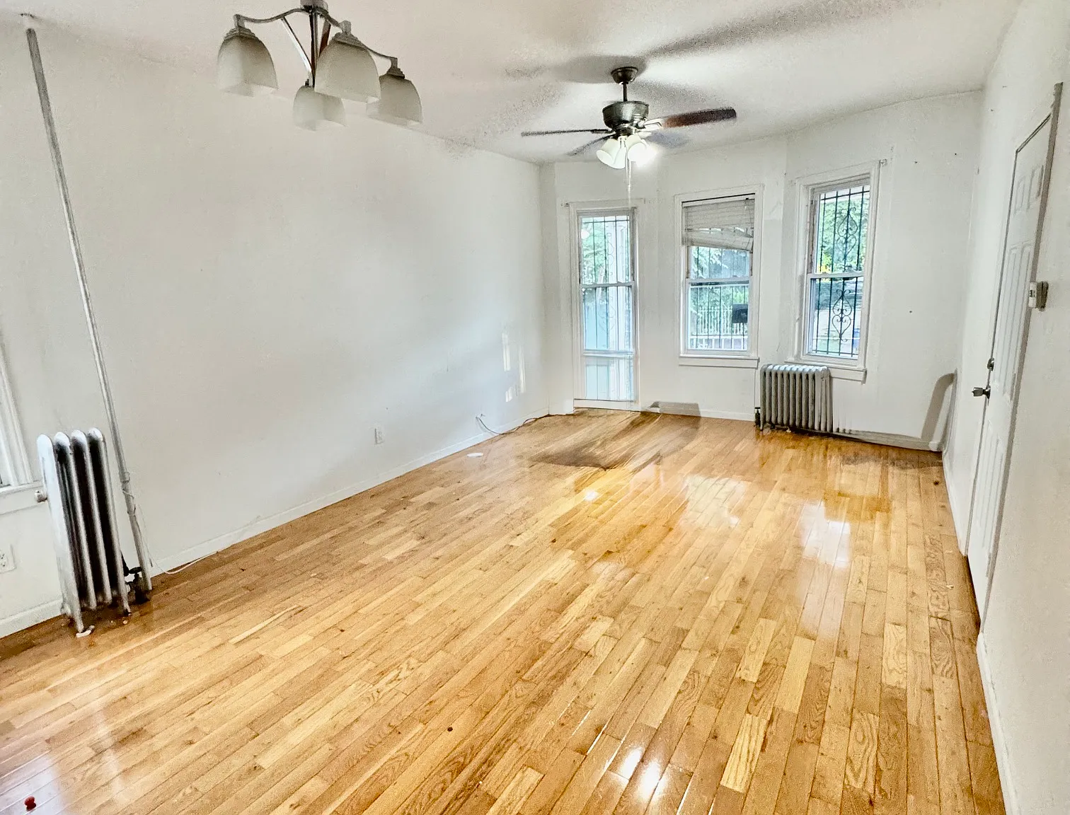 2 bed, 1200 sqft, $2,700 — Photo 1