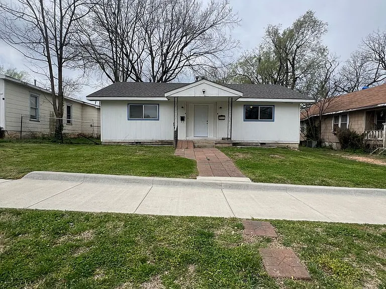 2305 N Prospect Ave #B — Photo 1