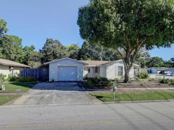 7101 Channelside Ln N, Pinellas Park, FL 33781
