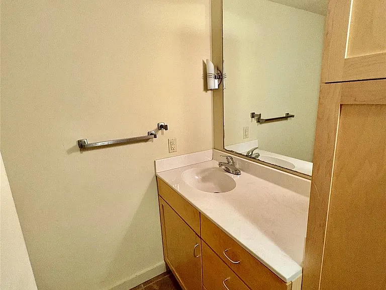 711 W 26th St #303 — Photo 8
