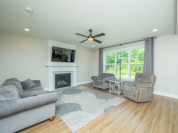 5th image of 1030 Cardinal Dr