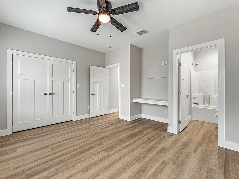 981 N Clinton St #102 — Photo 14