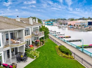 34 Harborview Dr, Racine, WI 53403