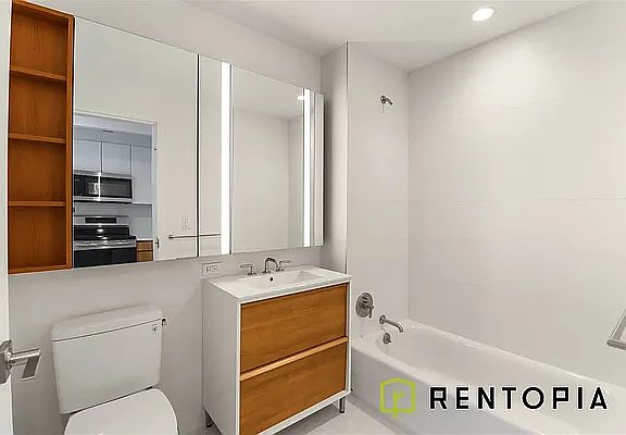 4th image of 87 Commercial St #3409N