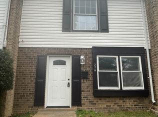 226 Ivanhoe Ct, Fredericksburg, VA