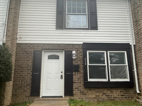 226 Ivanhoe Ct, Fredericksburg, VA 22401