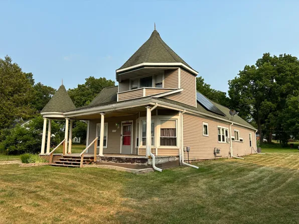 105 Mackinaw Trl, Leroy, MI 49655