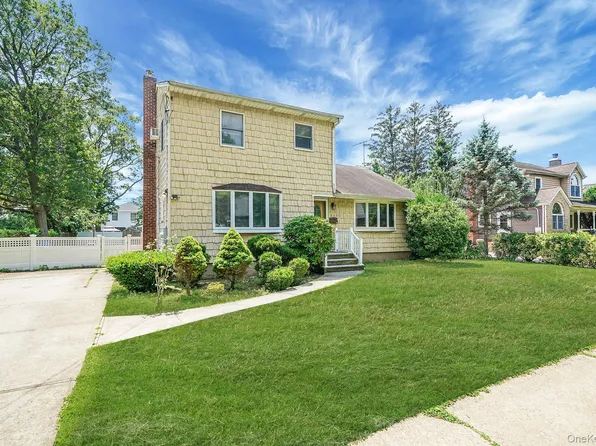 2772 Cypress Avenue, East Meadow, NY 11554