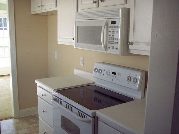 4th image of 2717 Shire Ln