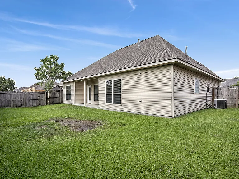 17049 Jamestowne Dr — Photo 14