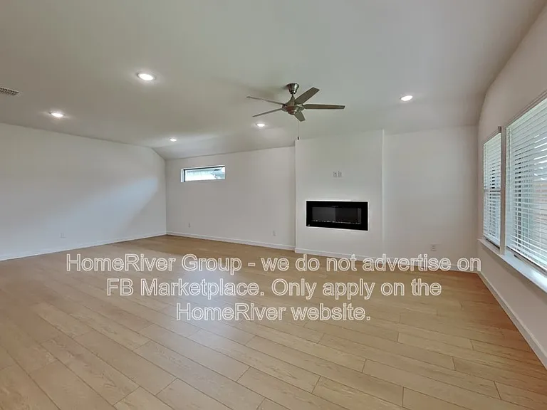 425 Leopold Trl — Photo 2