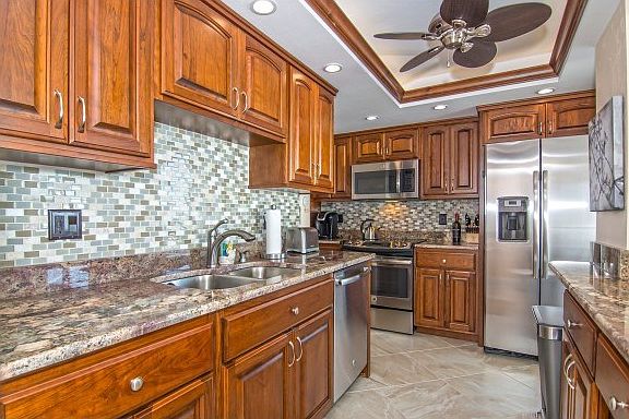 4th image of 260 Seaview Ct APT 706