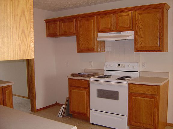 4th image of 802 E Waterford Blvd