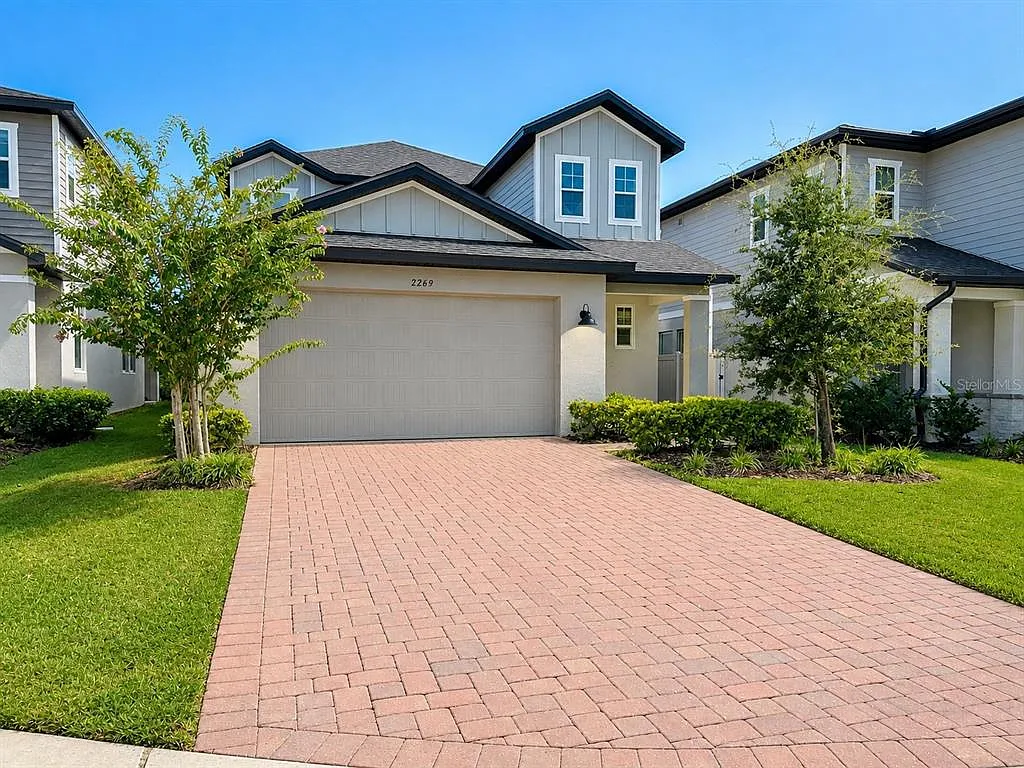 4 bed, 2.5 bath, 2256 sqft, $2,700 — Photo 1
