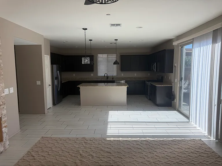 156 N 56th Pl — Photo 14