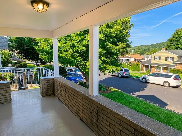 28 Hillside Ave — Photo 3
