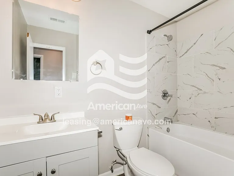 1556754_009_main_bathroom_14182445.jpg