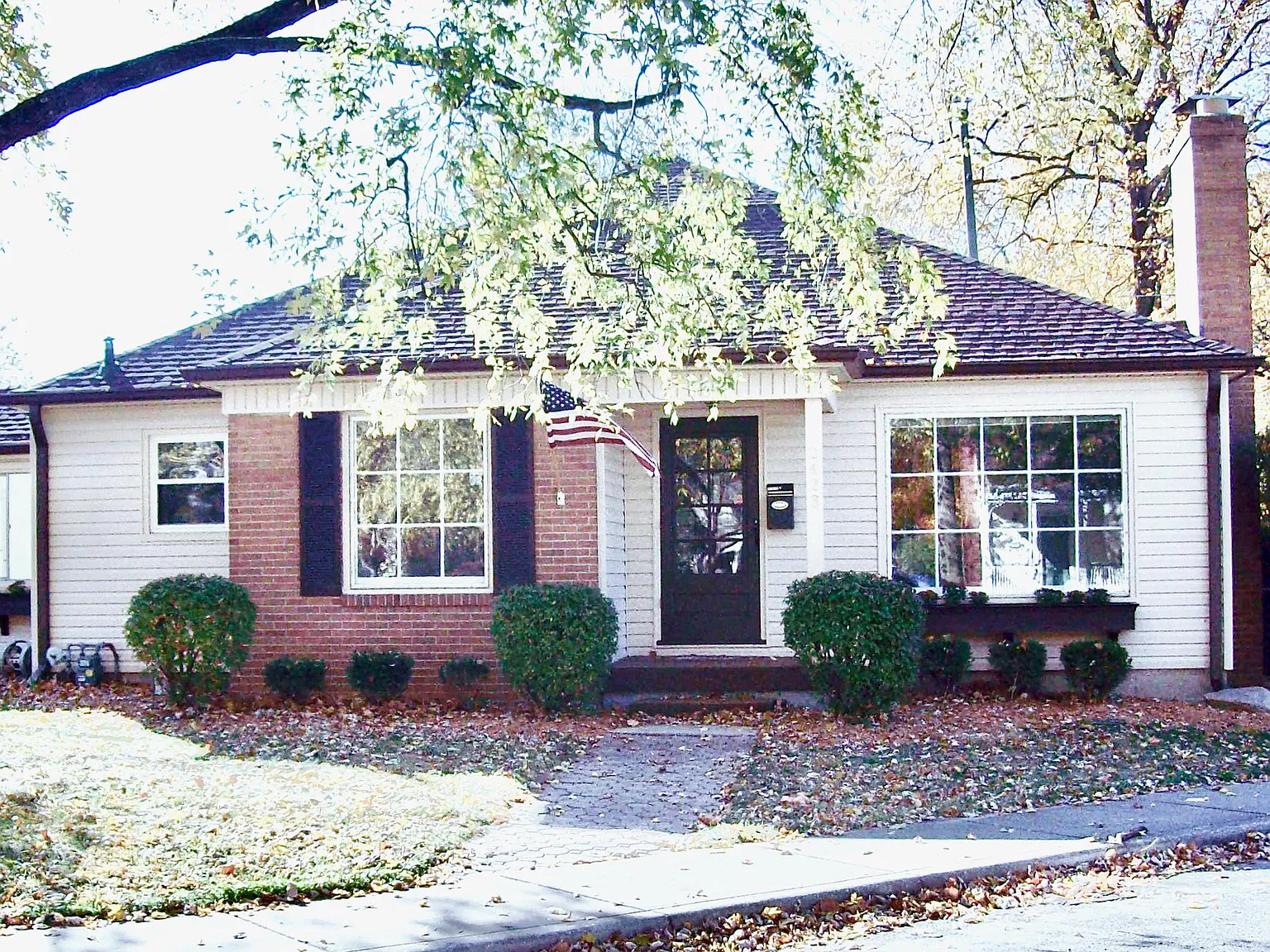 2423 McLeay Dr photo 1